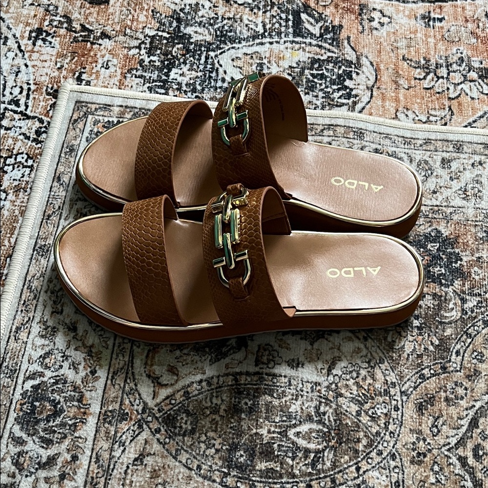 Never Worn Aldo Women's Tan Sandals with Gold Accents